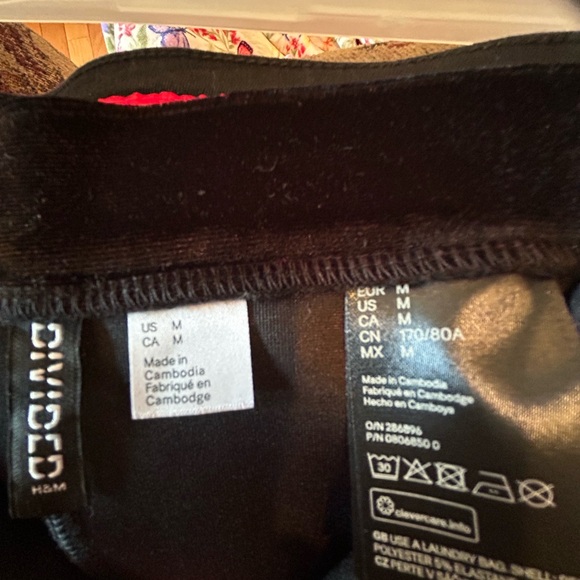 Women’s black velvet skirt new without tags. Zippered back. Plastic still on pul - Picture 4 of 4